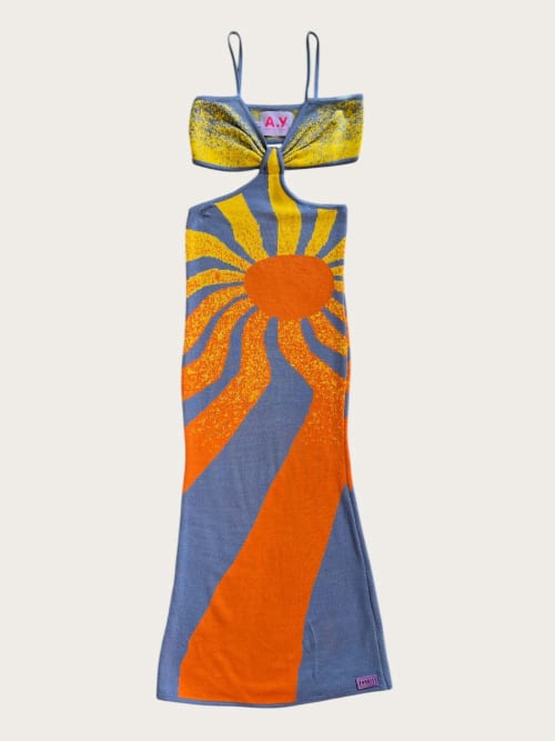 Photo de la pièce Robe longue ajourée à bretelles bleue et orange disponible à la location en ligne ou dans notre showroom à Paris