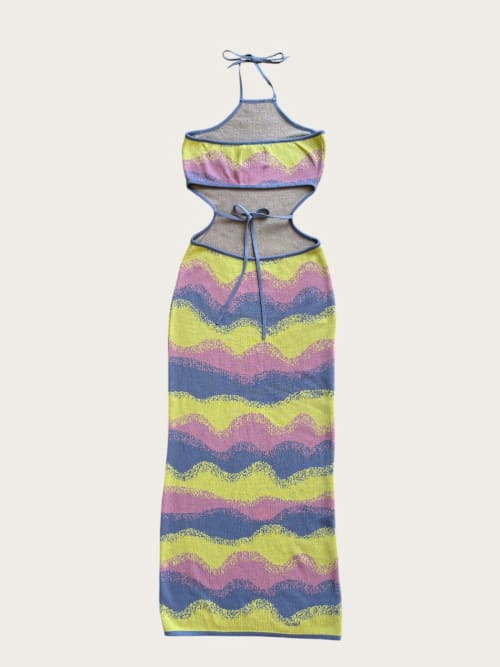 Photo de la pièce Robe longue ajourée bleue et multicolore disponible à la location en ligne ou dans notre showroom à Paris