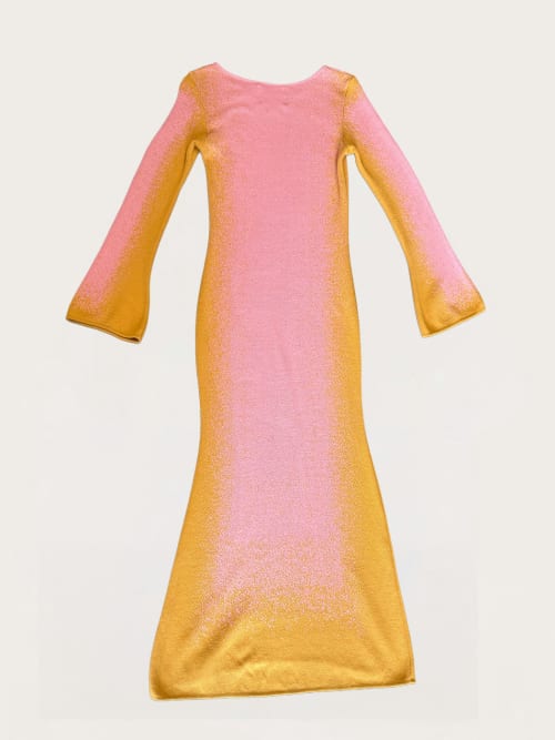 Photo de la pièce Robe maxi dégradée rose et jaune disponible à la location en ligne ou dans notre showroom à Paris