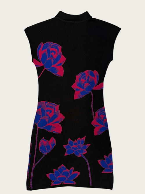 Photo de la pièce Robe mini noire à fleurs  disponible à la location en ligne ou dans notre showroom à Paris