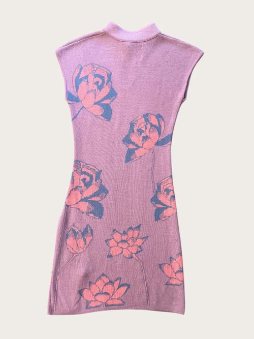 Photo de la pièce Robe mini violette  disponible à la location en ligne ou dans notre showroom à Paris