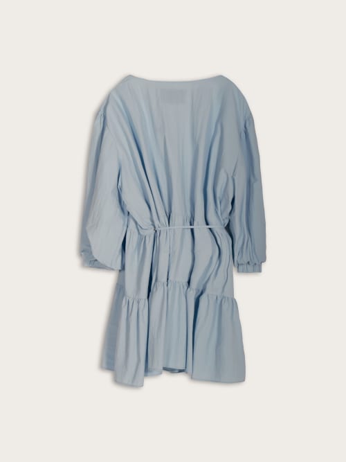 Photo de la pièce Robe oversize bleue disponible à la location en ligne ou dans notre showroom à Paris