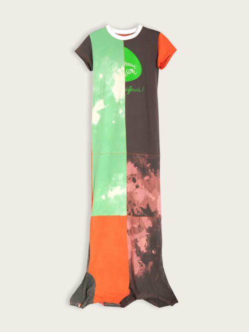 Photo de la pièce Robe tee-shirt longue verte et orange  disponible à la location en ligne ou dans notre showroom à Paris
