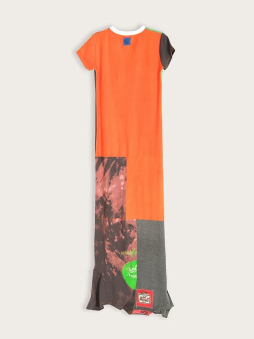 Photo de la pièce Robe tee-shirt longue verte et orange  disponible à la location en ligne ou dans notre showroom à Paris