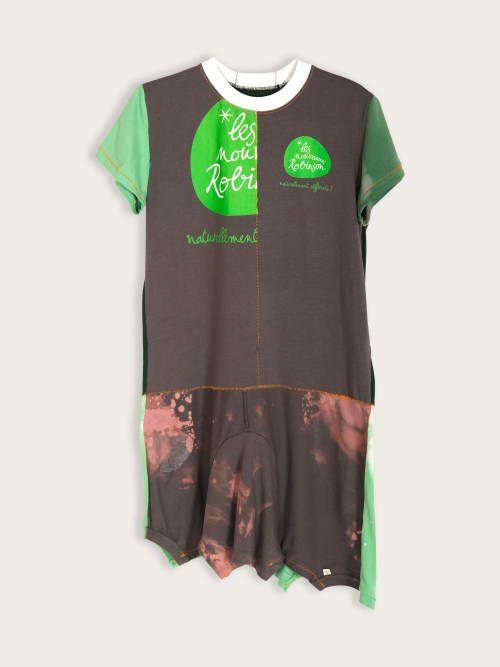 Photo de la pièce Robe tee-shirt verte disponible à la location en ligne ou dans notre showroom à Paris