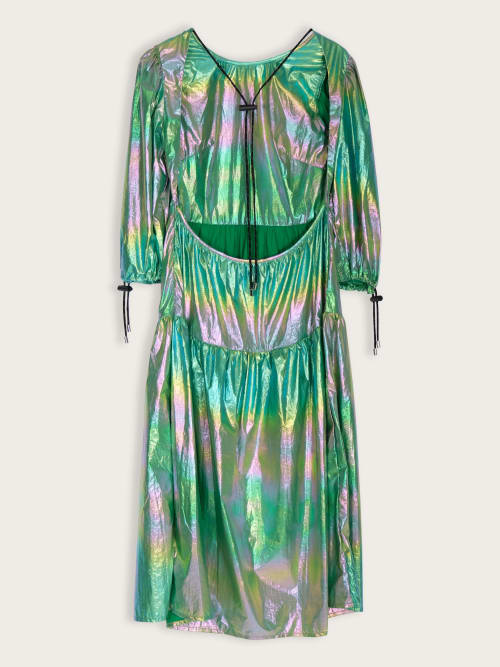 Photo de la pièce Robe verte métallique dos nu disponible à la location en ligne ou dans notre showroom à Paris