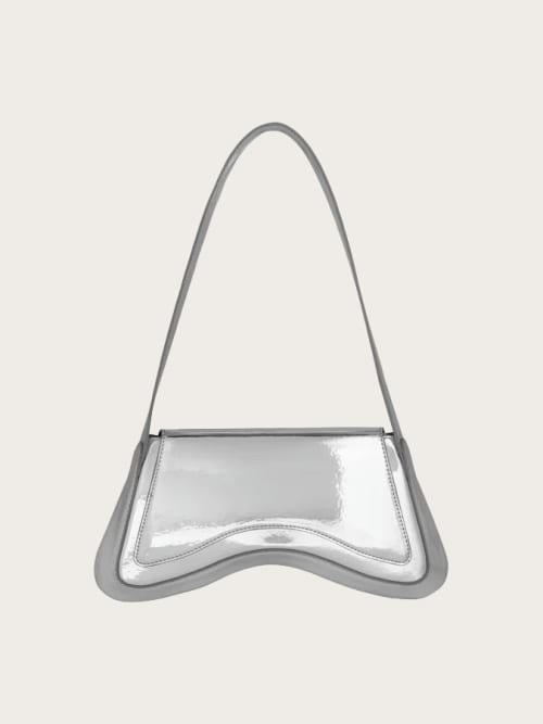 Photo de la pièce Sac argenté arrondi disponible à la location en ligne ou dans notre showroom à Paris