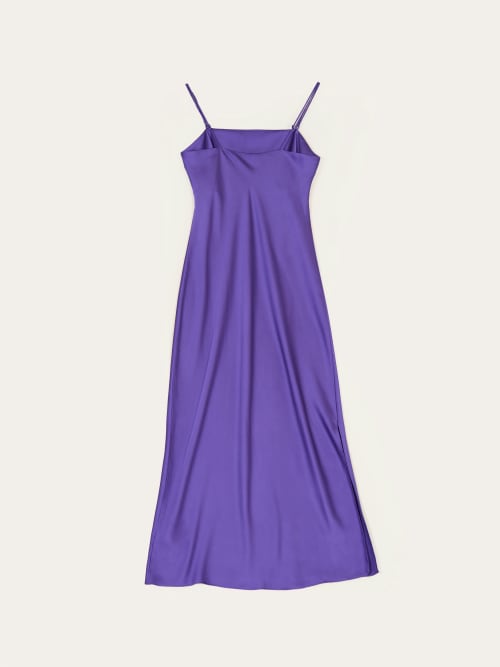 Photo de la pièce Slip Dress Violette Effet Soie disponible à la location en ligne ou dans notre showroom à Paris