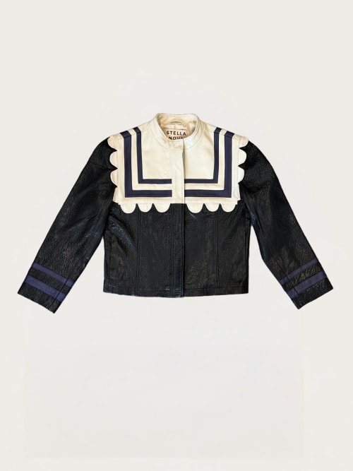 Photo de la pièce Veste en cuir bleu marine beige claire disponible à la location en ligne ou dans notre showroom à Paris