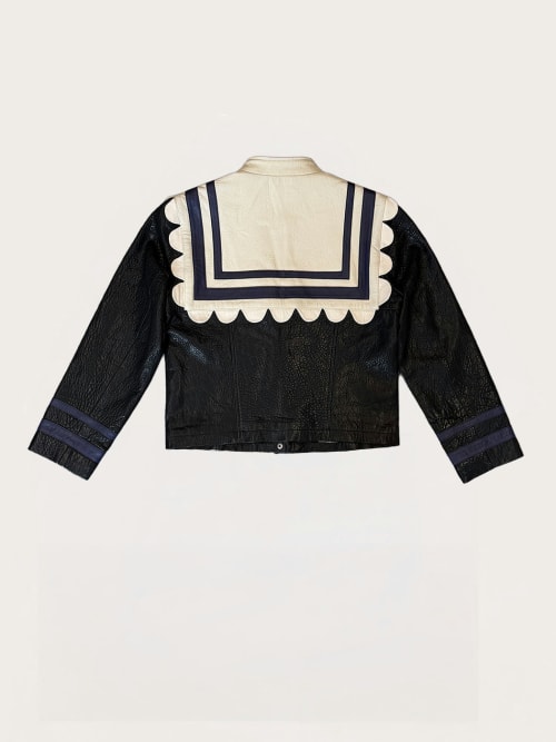 Photo de la pièce Veste en cuir bleu marine beige claire disponible à la location en ligne ou dans notre showroom à Paris
