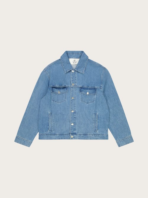 Photo de la pièce Veste en jean fendue bleue disponible à la location en ligne ou dans notre showroom à Paris