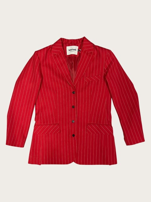 Photo de la pièce Veste rayures tennis rouge disponible à la location en ligne ou dans notre showroom à Paris