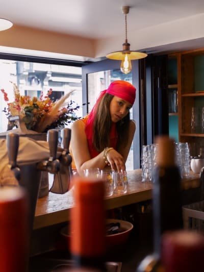 Photo du look 70's Orange Barmaid