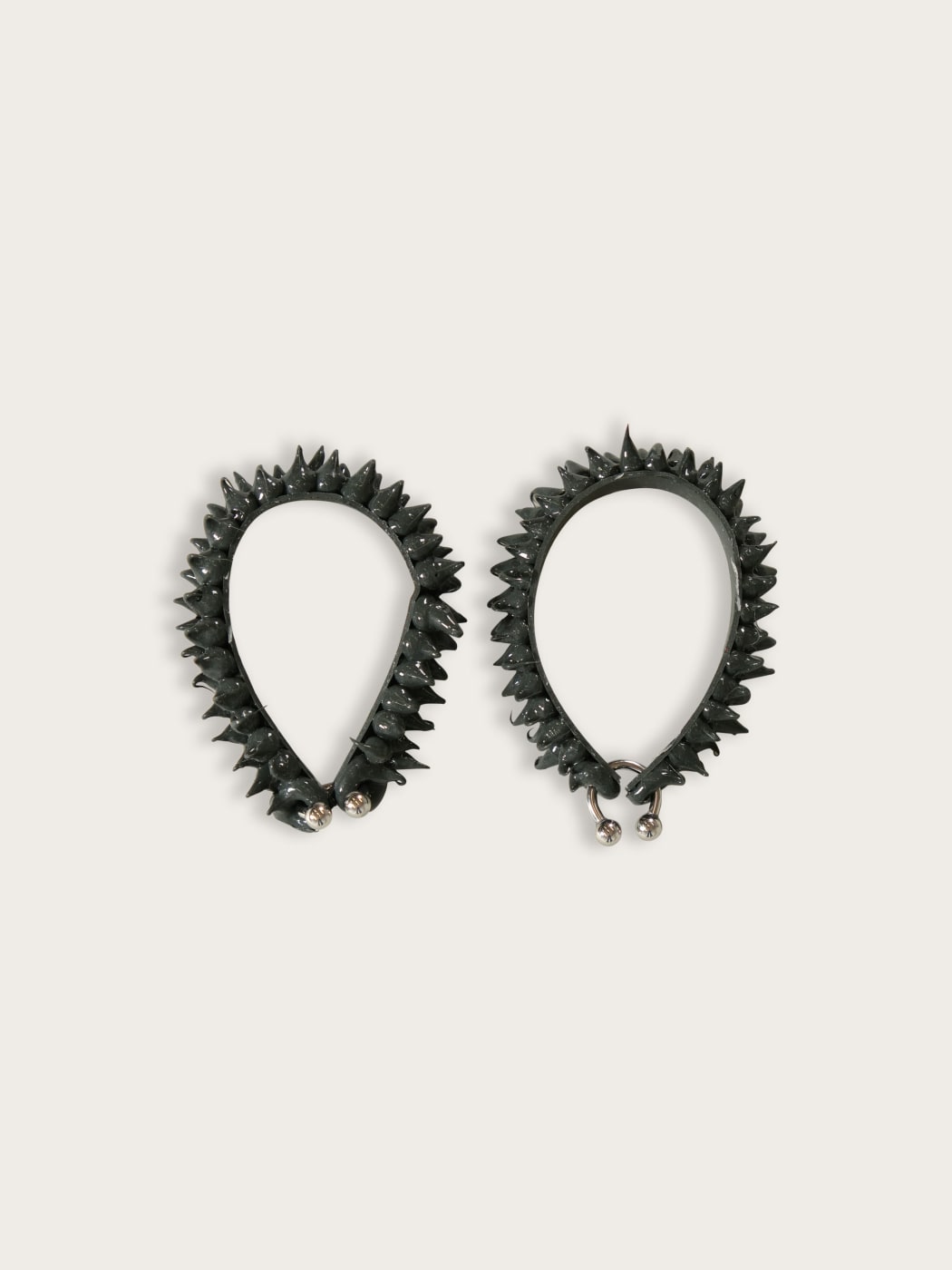 Photo principale du produit Bracelet à piques kaki de la marque Trolli Couture