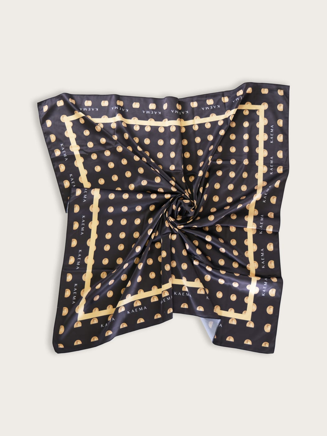 Photo principale du produit Foulard Kaema en Soie Noir de la marque Kaema