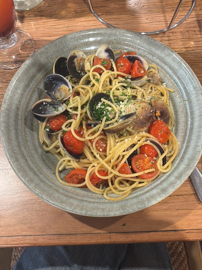 Linguini Alle Vongole at Pasta & Pizza Peter Eva Italian Restaurant
