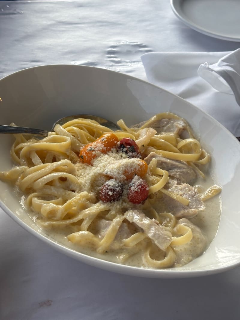 Chicken Fettuccine Alfredo at Kai Eats + Drinks