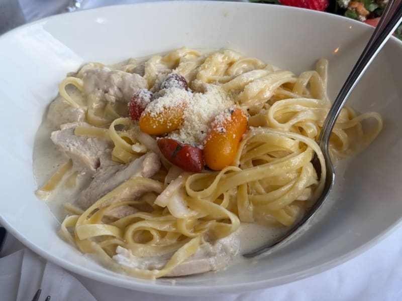 Chicken Fettuccine Alfredo at Kai Eats + Drinks