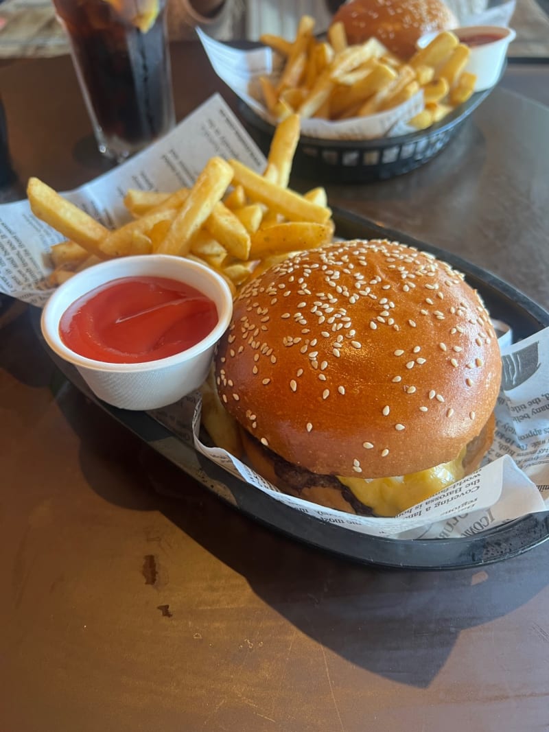 Cheeseburger at The Stoned Crow
