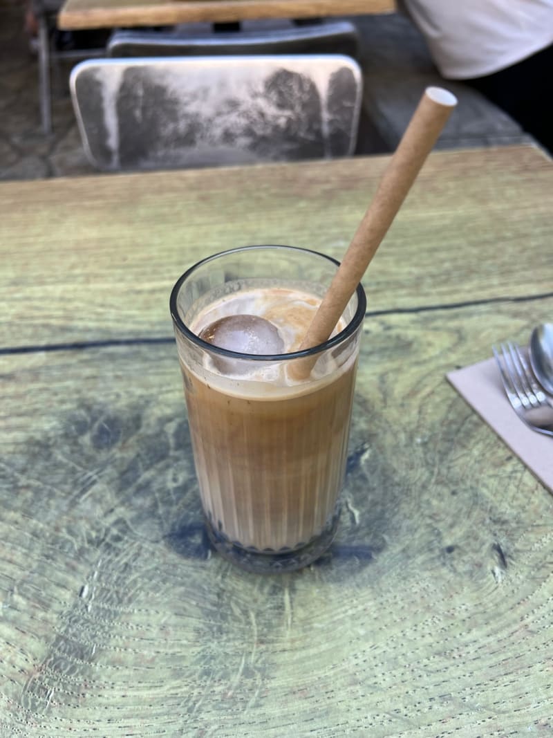 Iced Latte at Cafe Oratnek