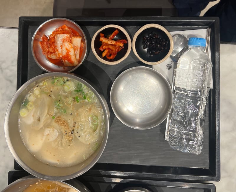 Tteok and Dumpling Soup at 속초코다리냉면 신세계백화점 본점