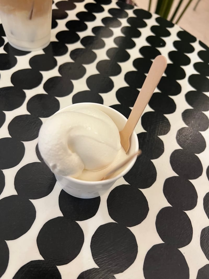 Ice Cream at Milk Do Dore Iku? Kitte大阪店