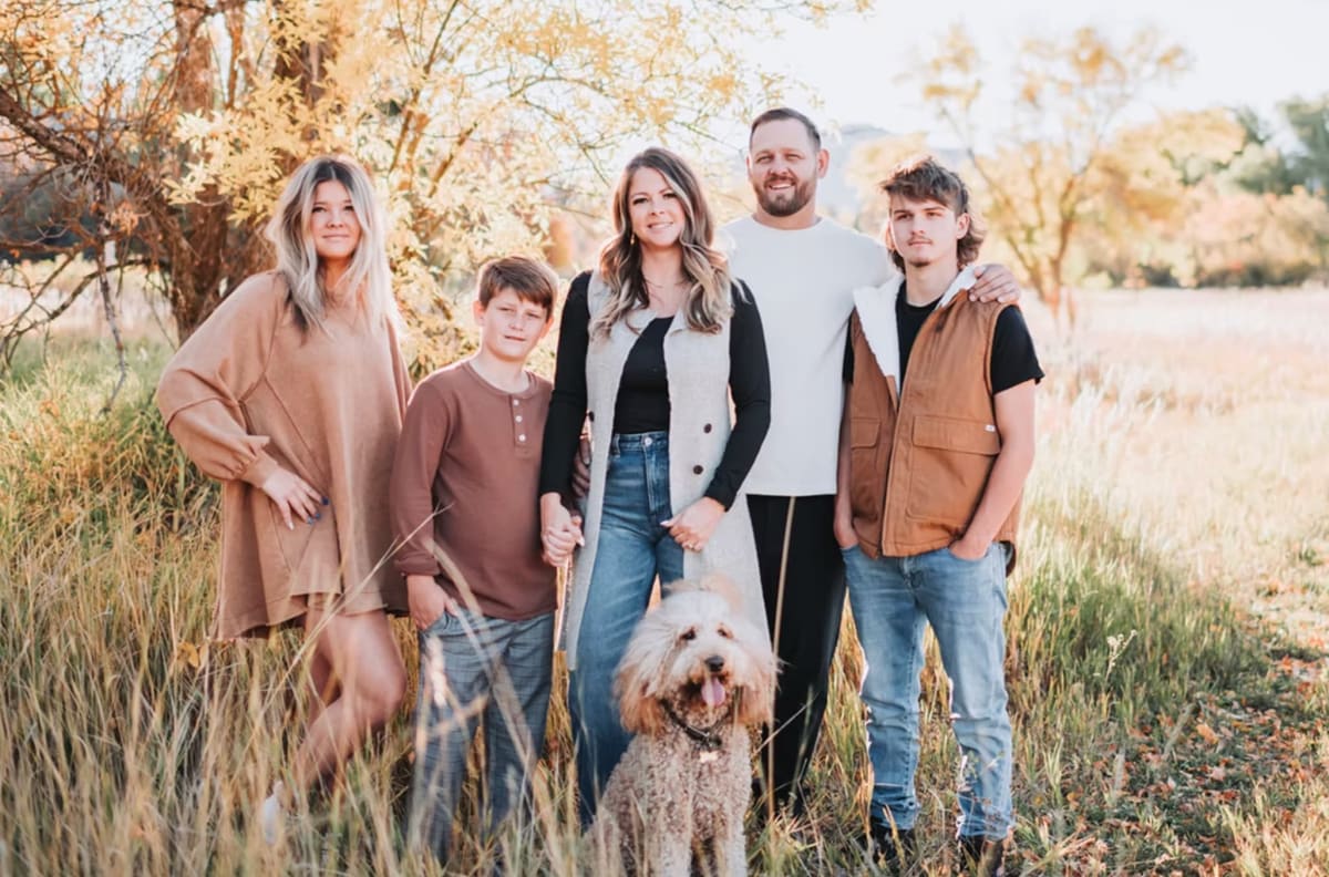 Alison and JJ of Palms & Lace Photo with their family