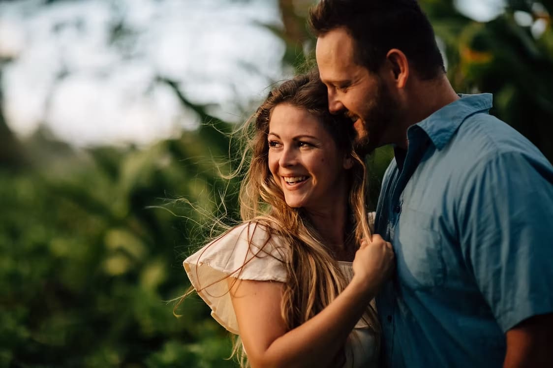 Alison and JJ, the husband-and-wife team behind Palms & Lace Photo