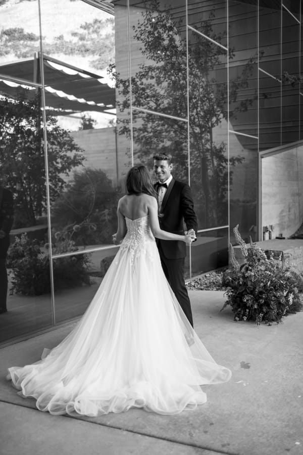 A romantic Summer Wedding at the Natural History Museum of Utah, photo 09