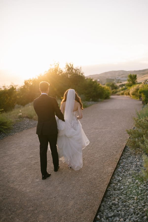 A romantic Summer Wedding at the Natural History Museum of Utah, photo 31