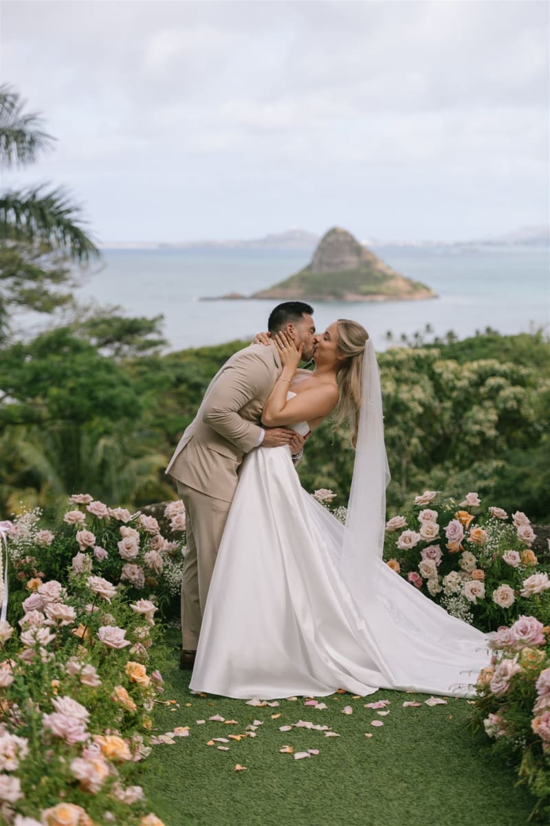Hawaii wedding photography by Palms & Lace Photo