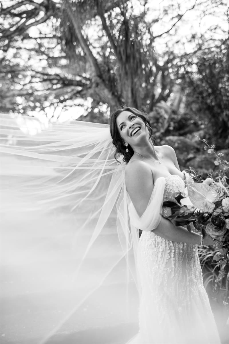 Hawaii wedding photography by Palms & Lace Photo