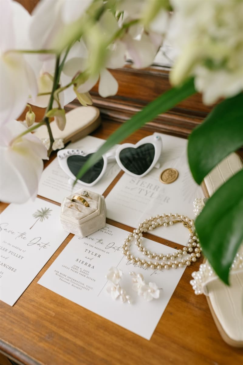 Hawaii wedding photography by Palms & Lace Photo