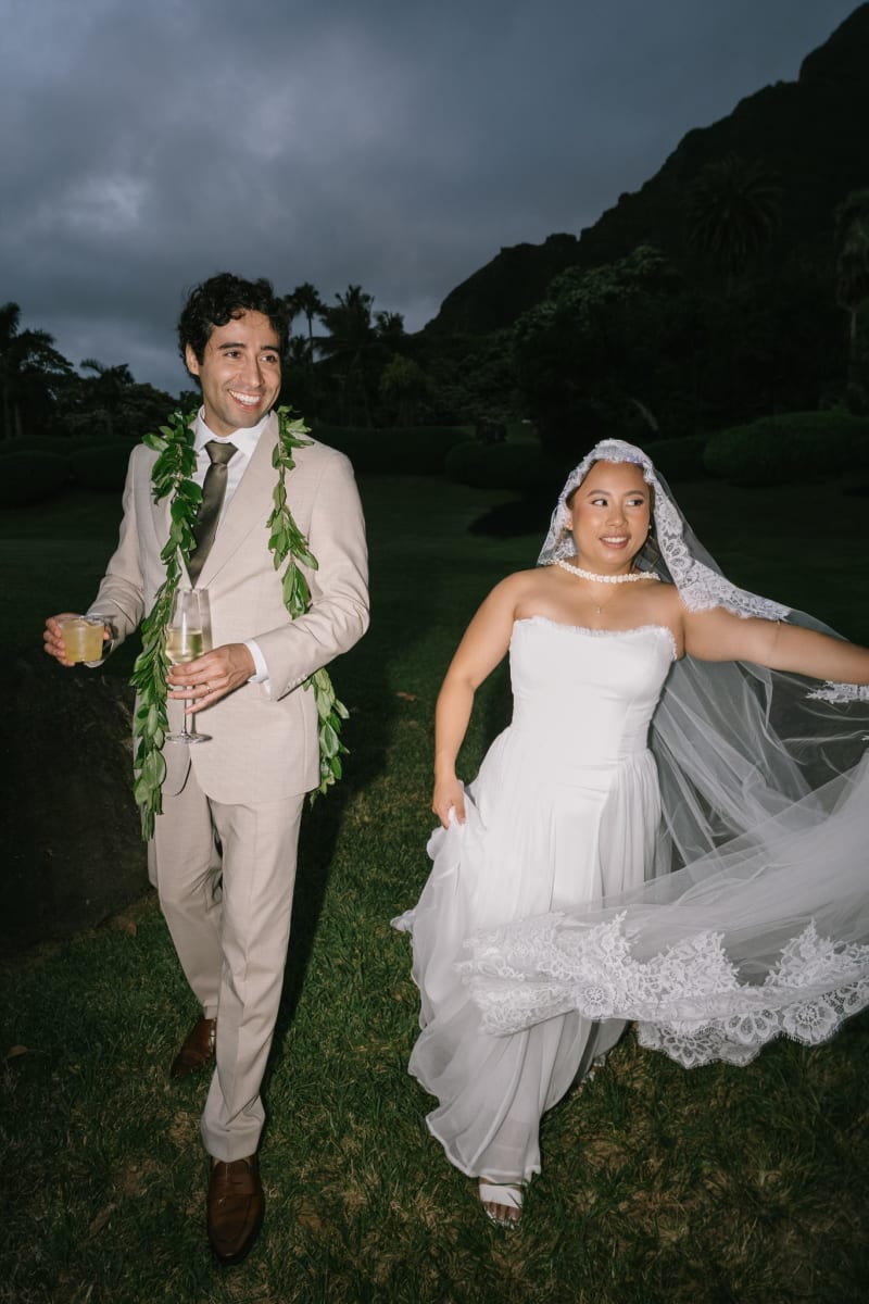 Hawaii wedding photography by Palms & Lace Photo