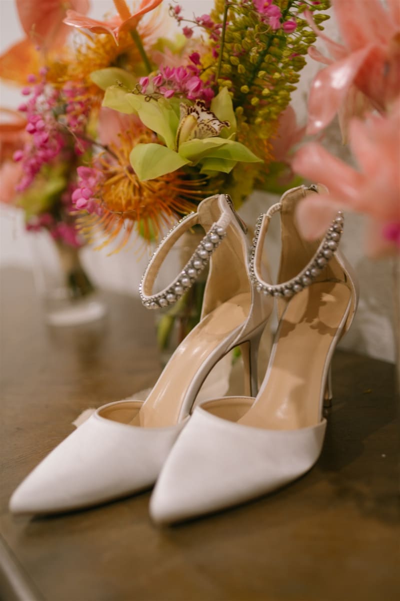 Hawaii wedding photography by Palms & Lace Photo