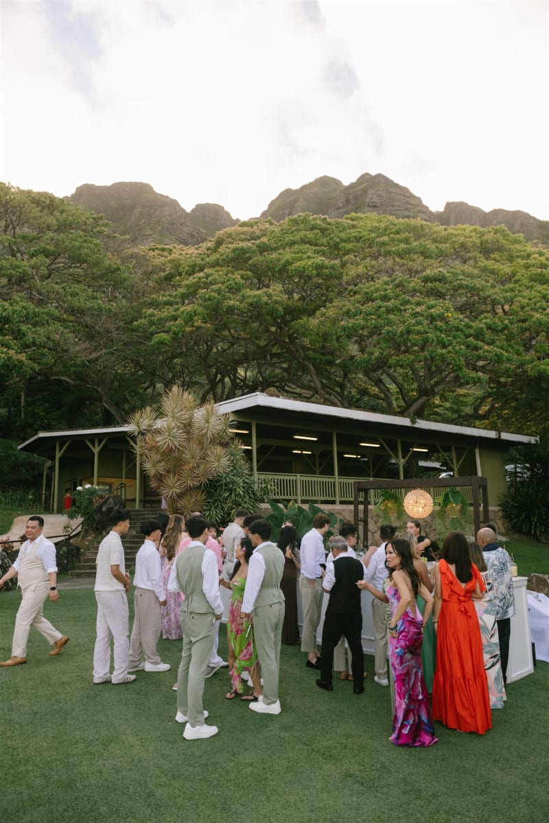 Hawaii wedding photography by Palms & Lace Photo