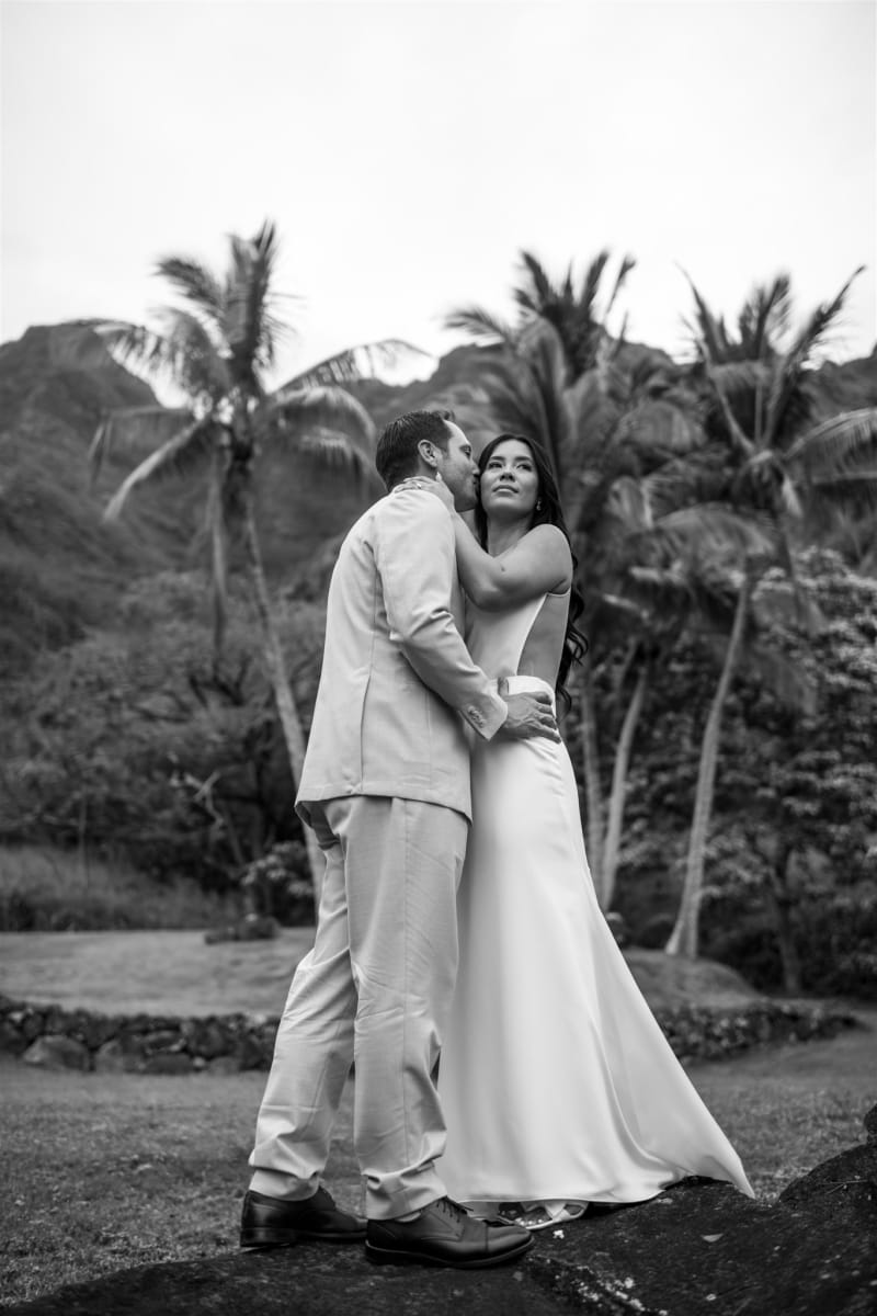 Hawaii wedding photography by Palms & Lace Photo