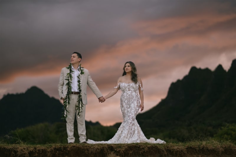 Hawaii wedding photography by Palms & Lace Photo