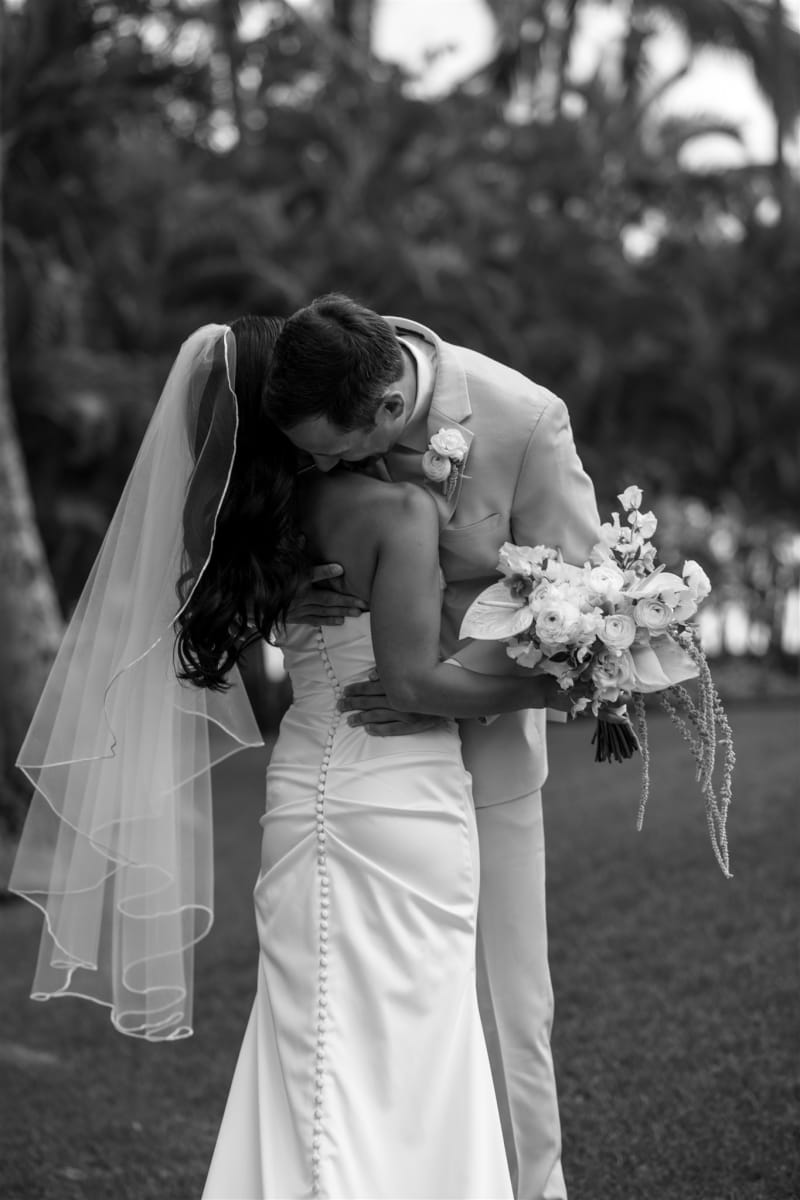 Hawaii wedding photography by Palms & Lace Photo