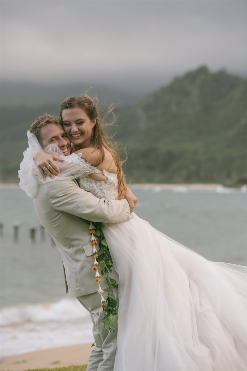 Hawaii wedding photography by Palms & Lace Photo