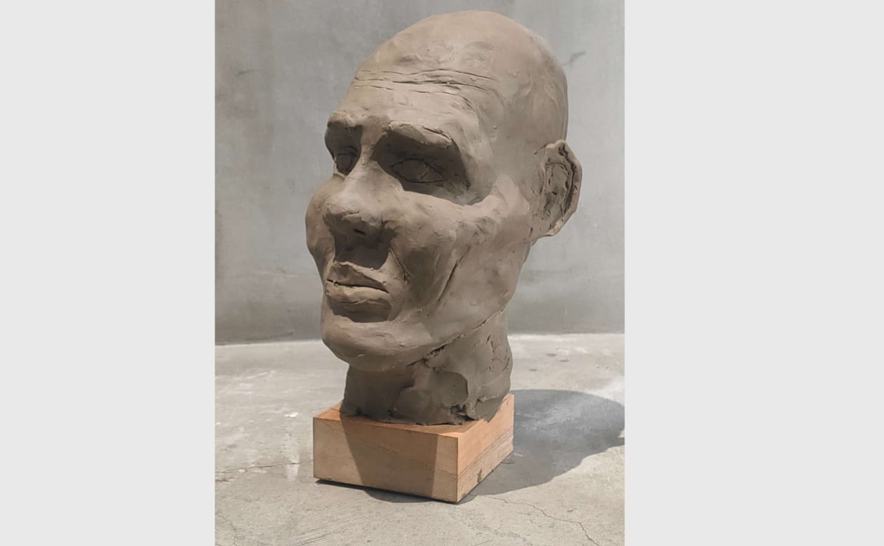 人間の頭の粘土彫刻《Pando》