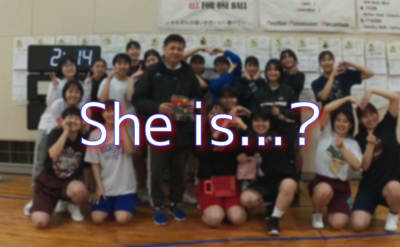 She is...？