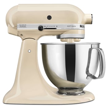 Batteur sur socle à tête inclinable de 5 pte, série Artisan® de KitchenAid® – Crème aux amandes