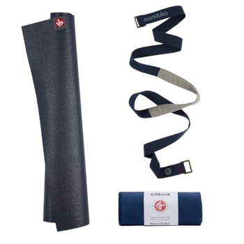 Ensemble tapis de yogae KO Superlite de Manduka - Bleu Nuit