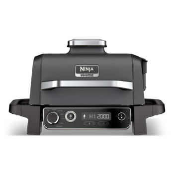 Gril au feu de bois, fumoir barbecue et friteuse à air chaud d'extérieur Woodfire 7-en-1 de Ninja®