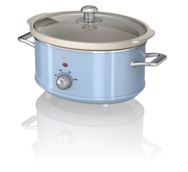 Swan Retro 3.5 Litre Slow Cooker From The Food Preparation Collection - BLUE