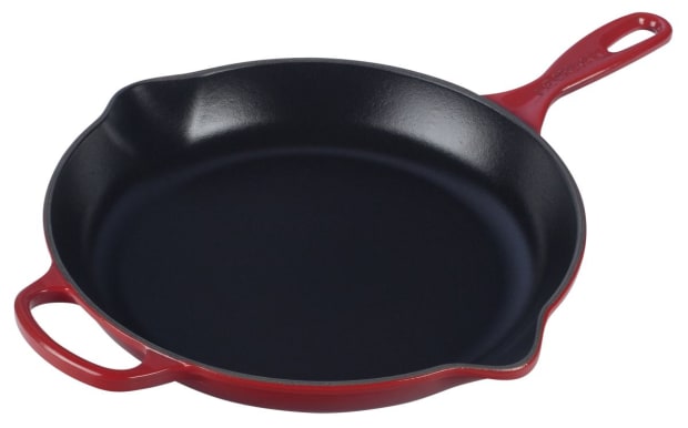 Le Creuset 26cm Iron Handle Skillet - Cerise