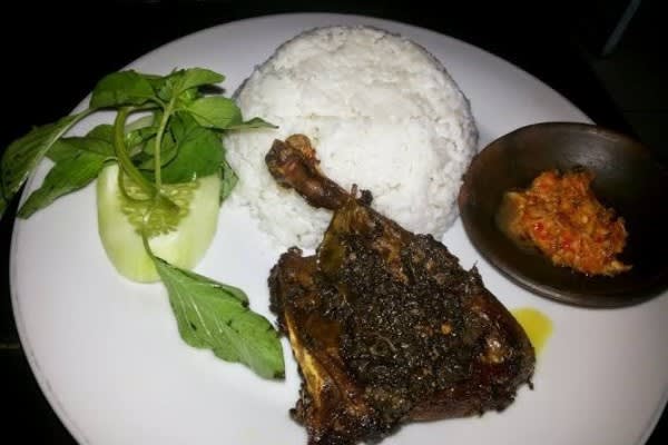 Masakan Bebek Hitam Madura atau biasa di sebut bebek madura