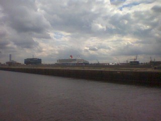Big ship far away... QM2 in Hamburg
