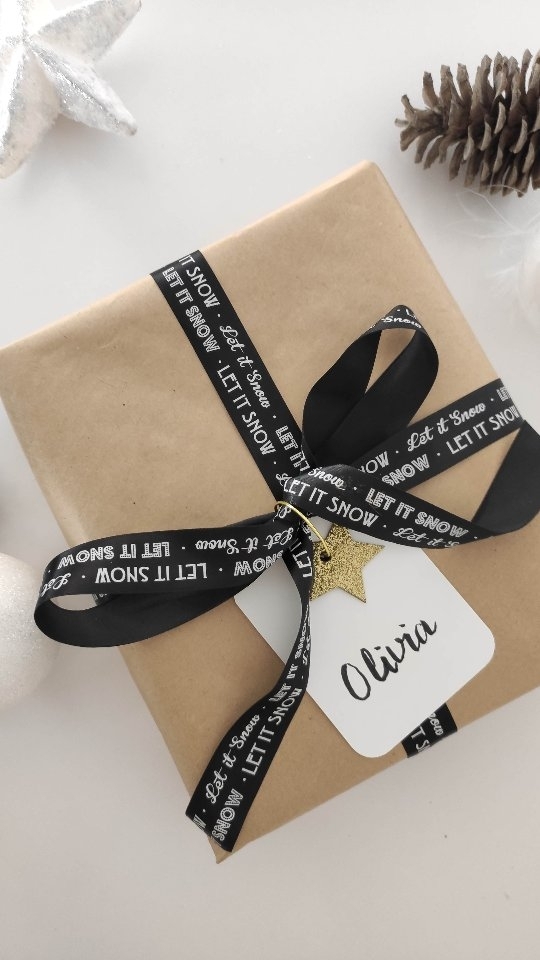 ¿Todo listo para Reyes? Por aquí compartimos una idea para preparar etiquetas handmade y darle un toque especial a vuestros regalos. ✨